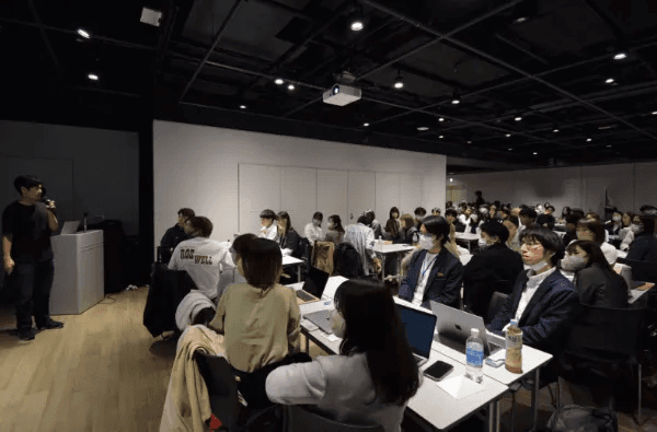 参加者減のスタートアップ「合同入社式」。冬の時代「年収100万減」でも入社した理由